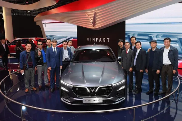 VinFast ra sân chơi thế giới, mở bán xe hơi thương hiệu Việt